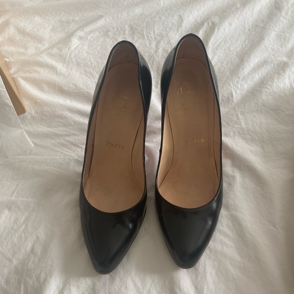 Christian Louboutin- Black Decolete 868 100 Jazz Calf Round toe Pump Heels - Picture 6 of 8